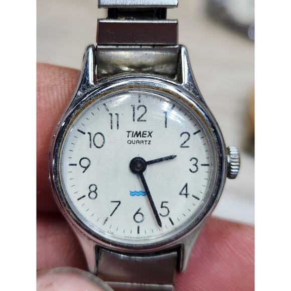 LOT OF 13 VINTAGE LADIES Timex WRIST WATCHES PARTS REPAIR Untested - Picture 4 of 14